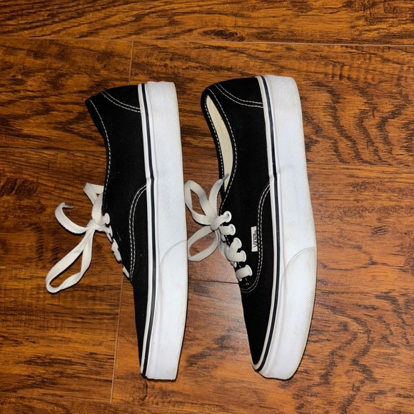 VANS Off the Wall Authentic Low-Top Black White Canvas Lace-up Sneakers M8W9.5 - Picture 4 of 8